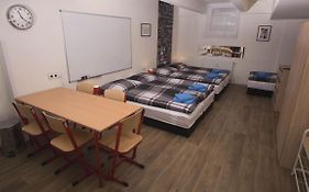 School Apartment - Your Unique Place In Prague By Metro Vysehrad